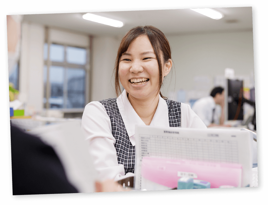 笑顔で話す社員のT・Nさん