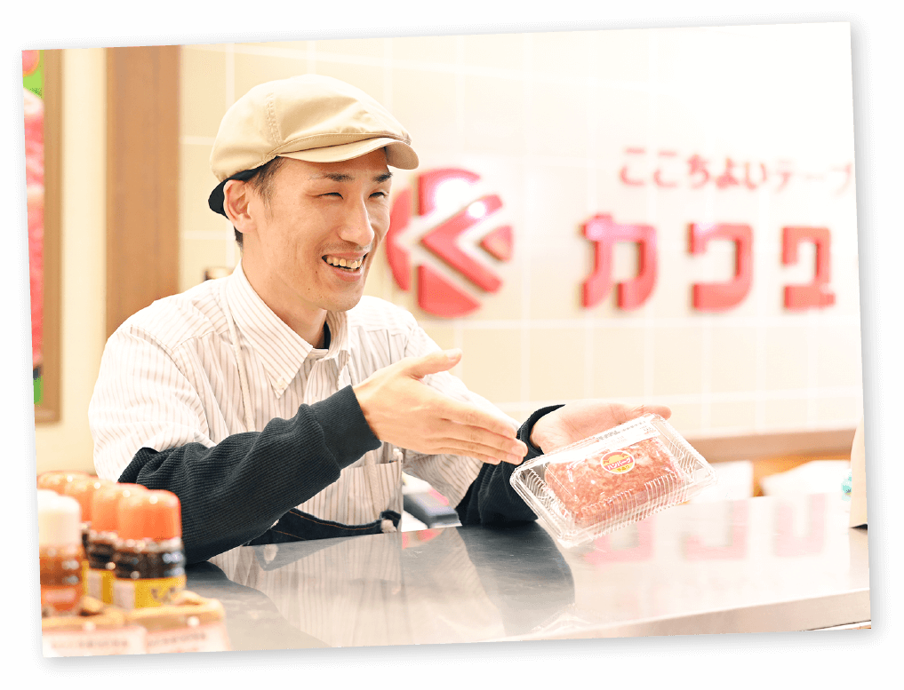 お肉をお客様に笑顔で勧める社員のO・Hさん