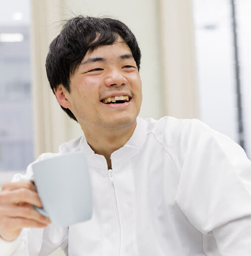 笑っている社員のW・Nさん