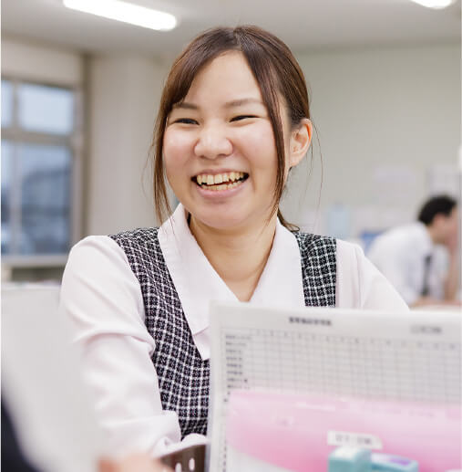 笑顔で話す社員のT・Nさん